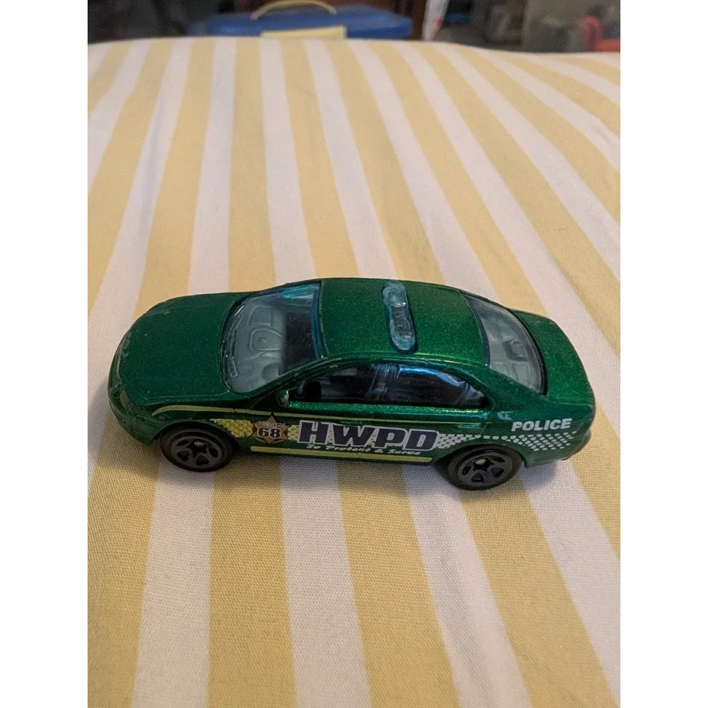 2013 HOT WHEELS '06 FORD FUSION HWPD 1:64 DIECAST GREEN 2 7/8